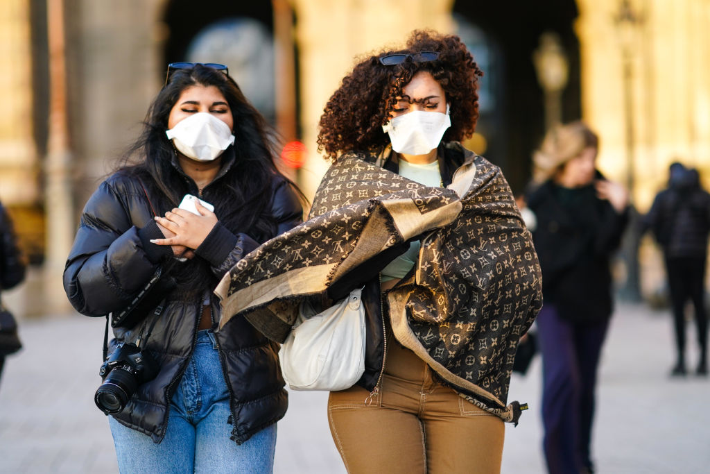 Street Style - Paris Fashion Week - Womenswear Fall/Winter 2020/2021 : Day Nine