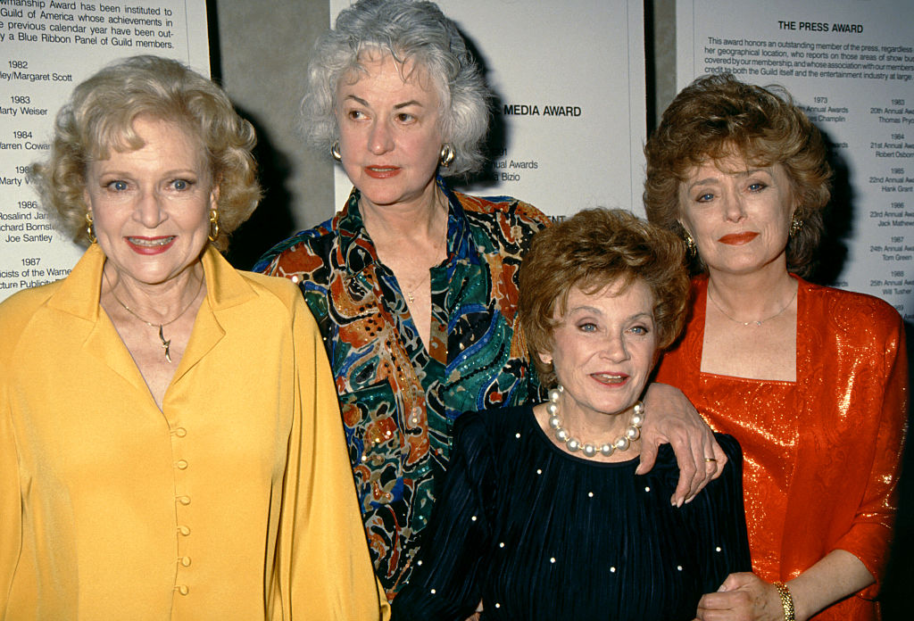 Twitter Is Telling Hulu To Put Back 'Golden Girls' Mud Mask Episode