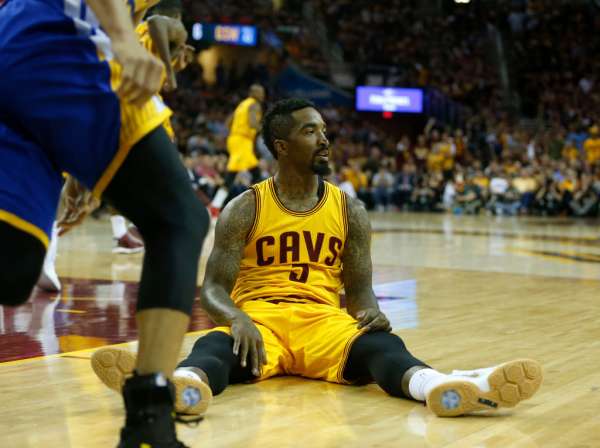 Cleveland Cavaliers' J.R. Smith (5) reacts to a play during their game against the Golden State Warriors in the fourth quarter of Game 4 of the NBA Finals at Quicken Loans Arena in Cleveland, Ohio, on Thursday, June 11, 2015. (Nhat V. Meyer/Bay Area News