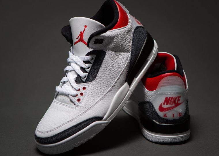 Air Jordan 3 SE Denim "Fire Red"