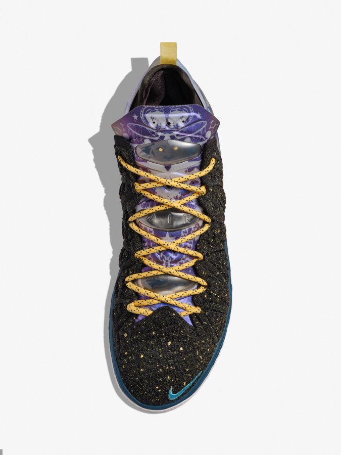 Nike LeBron 18