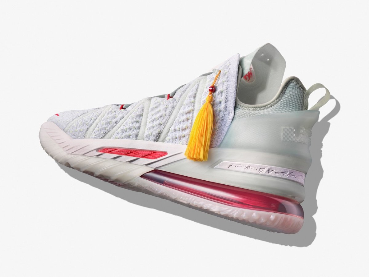 Nike LeBron 18