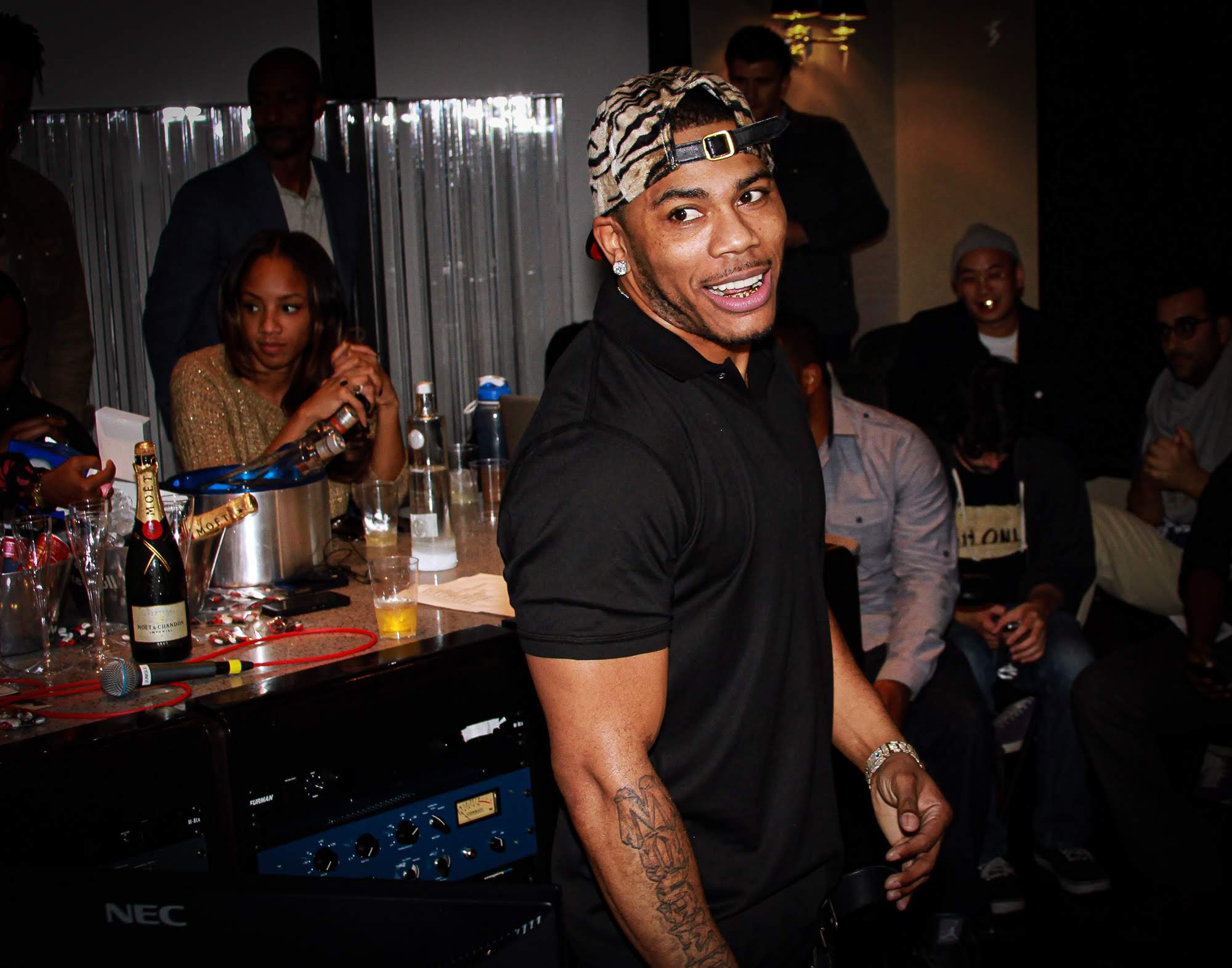Nelly Fans Are Lusting Over His Looks & Giving Him Props For His Career