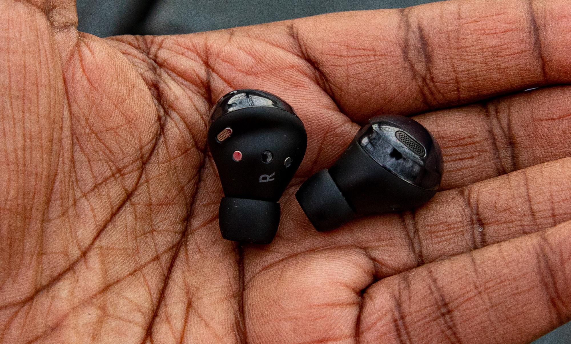 Users Reportedly Suffering Ear Issues Using Samsung's Buds Pro & Buds2 