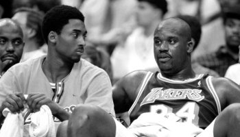 03/02/98 - MCI Center - Lakers' Kobie Bryant(L) listens to teammate Shaquille O'Neal as they sit on
