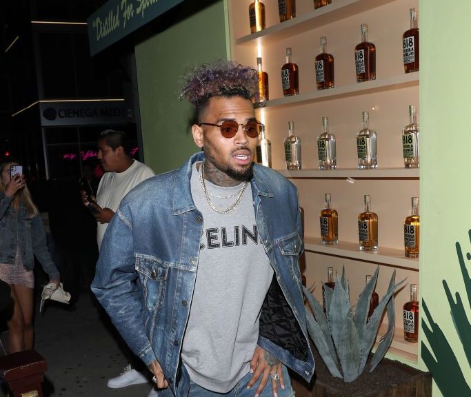 Chris Brown Accused Of Smacking Woman S Weave Off Melody Maker Magazine