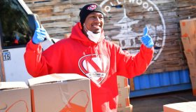 HollyGold And Yamashiro Hollywood Donate 2,000 Meals To The Community With The Help Of Nick Cannon And Ellen K.