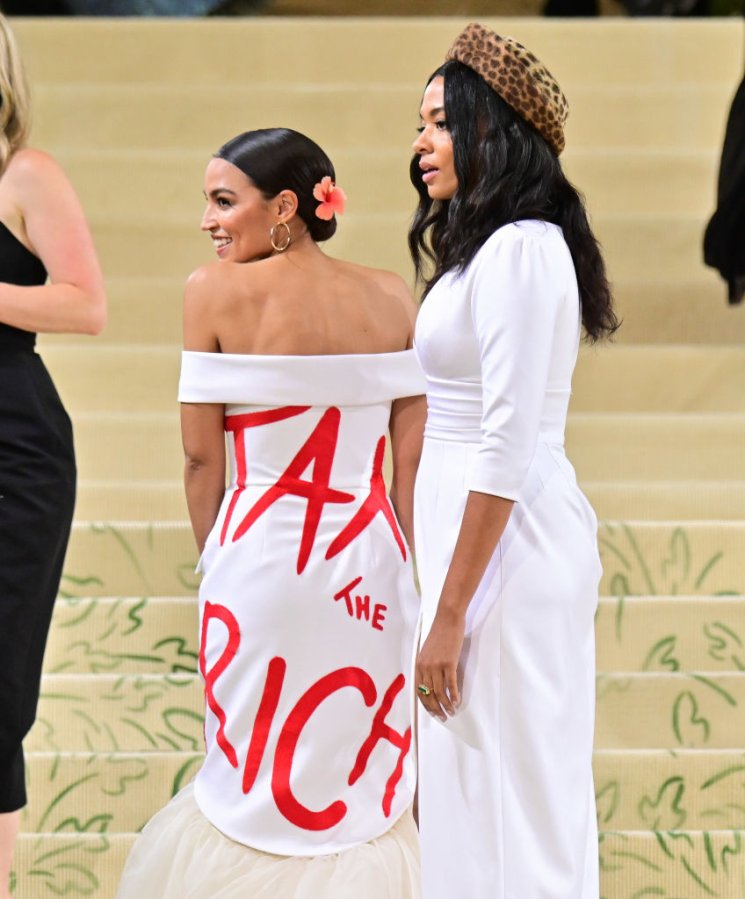 The 2021 Met Gala Celebrating In America: A Lexicon Of Fashion - Street Sightings