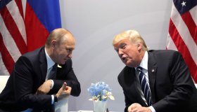 Photograph of Vladimir Putin and President Donald Trump