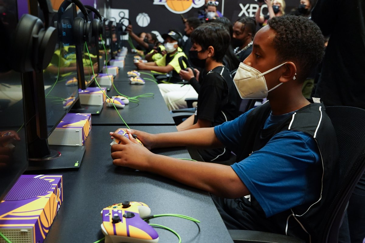 Dwight Howard Surprises Boys & Girls Club with State-of-the-Art Gaming Dream Spaces with Xbox