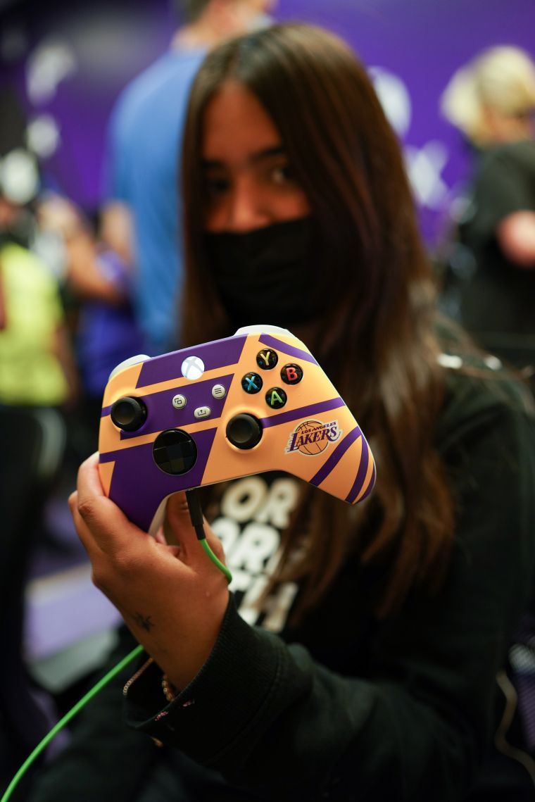 Dwight Howard Surprises Boys & Girls Club with State-of-the-Art Gaming Dream Spaces with Xbox