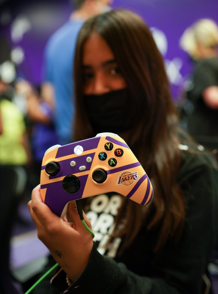 Dwight Howard Surprises Boys & Girls Club with State-of-the-Art Gaming Dream Spaces with Xbox