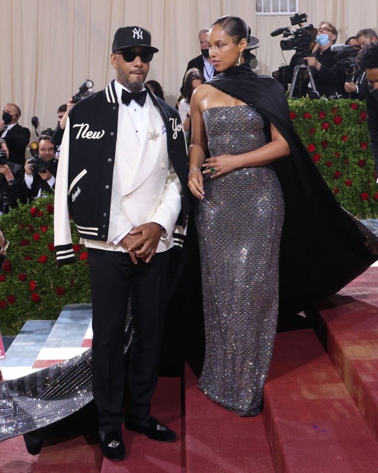 Alicia Keys looks amazing, Swizz Beatz's fit was not the za za za