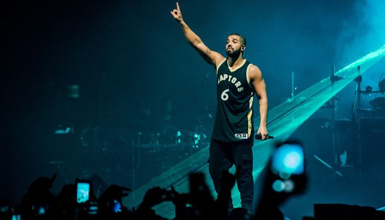 Any ID on what drake was wearing during the performance, mainly the jersey?  : r/Drizzy