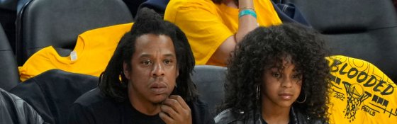 Twitter Absolutely Loved Seeing Blue Ivy Being Embarrassed By JAY-Z's Courtside Hug & Kiss Moment | 103.1 FM WEUP