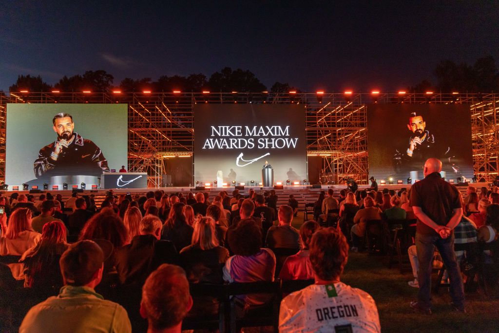 Ongelofelijk Conjugeren Melancholie Nike JDI Day Returns, Drake Hosts Nike Maxim Awards
