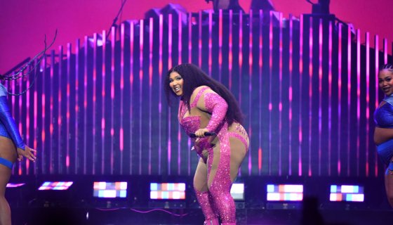 Lizzo Has Time For Kanye West During Toronto Tour Stop #KanyeWest