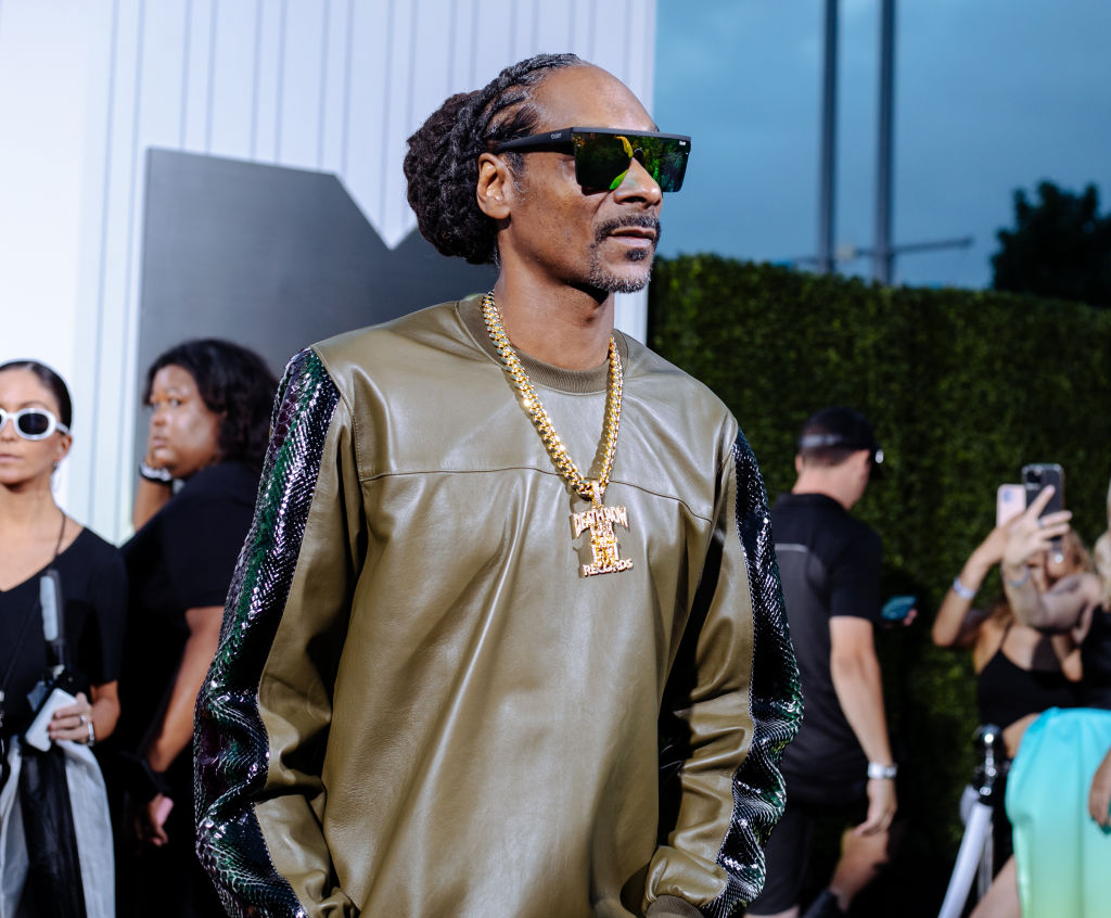 Snoop Dogg Shoots Down Claims He Smokes 100 Blunts A Day