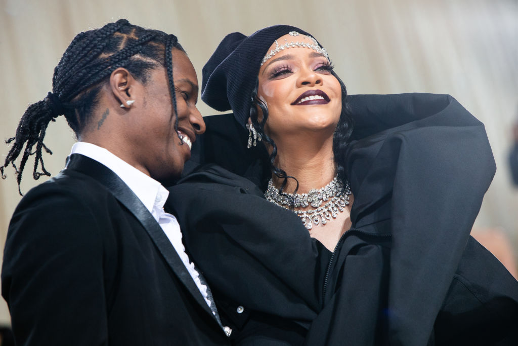 Rihanna & A$AP Rocky Tampil di Golden Globes 2023