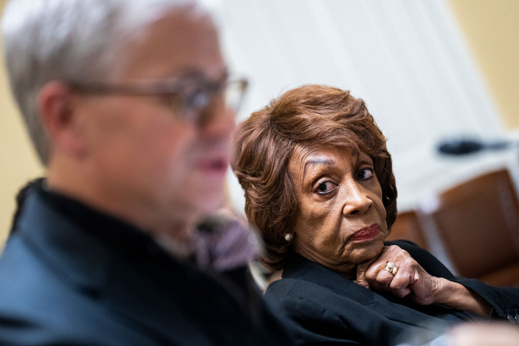 Rep. Maxine Waters Meledakkan Anggota Kongres GOP Dengan Mudah