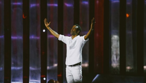 Chris Rock Slams Will Smith & Jada During Netflix Live Show, Twitter Critiques The Slander
