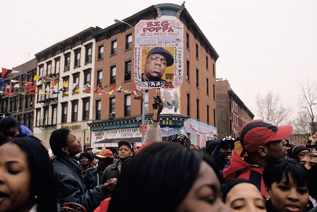 USA - Crime - People Await Funeral Caravan for Notorious B.I.G
