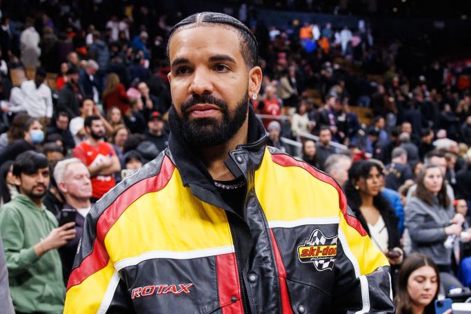 Drake Is Getting Roasted For His Alleged Fake Abs
