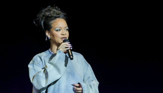 Rihanna Cast To Play Smurfette In New ‘Smurfs’ Film