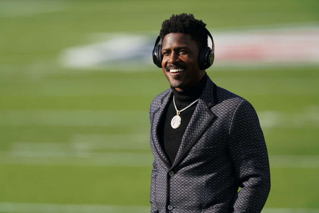 Antonio Brown Says He’s Signing With The Ravens, Twitter Calls Cap