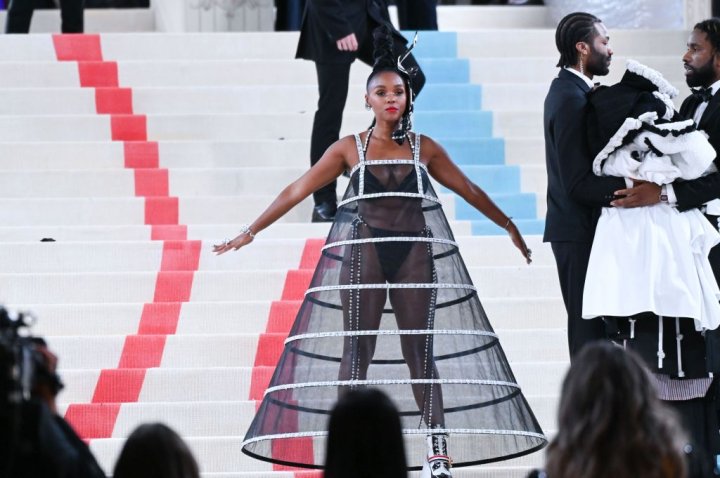 The 2023 Met Gala Celebrating "Karl Lagerfeld: A Line Of Beauty" - Street Sightings