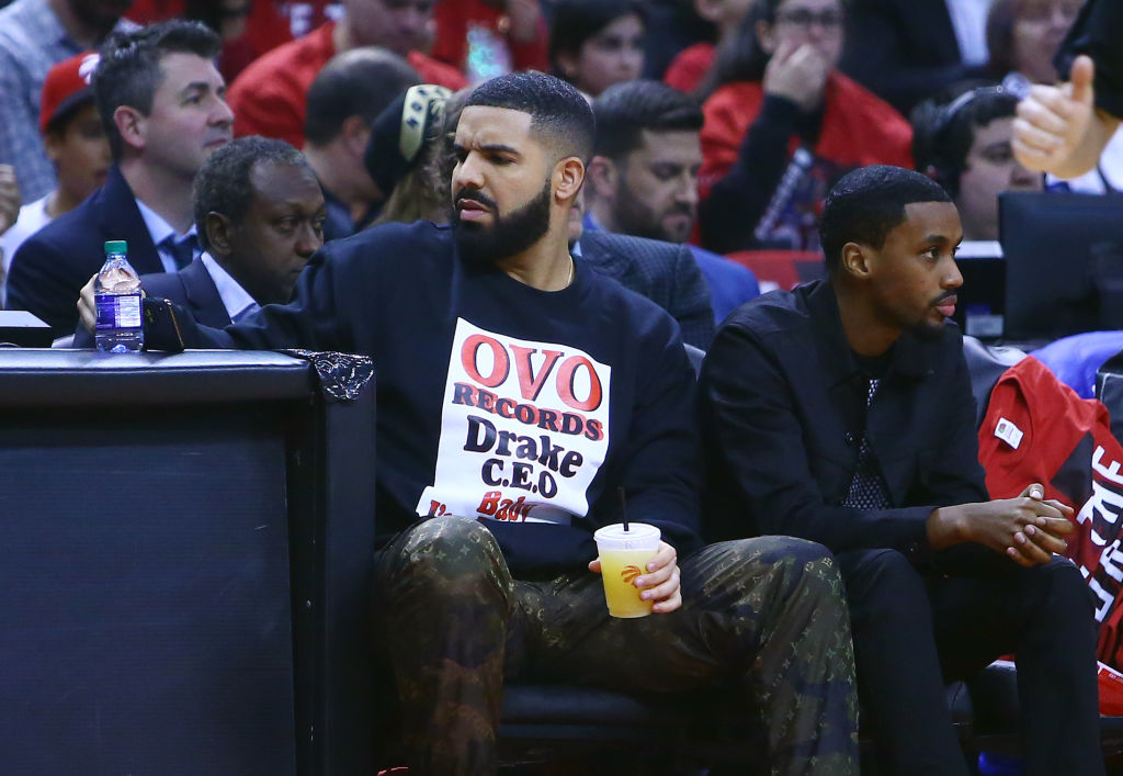 ‘Embaaaaarrassing!’: Twitter Reacts To Drake’s Credit Card Getting Declined During Livestream