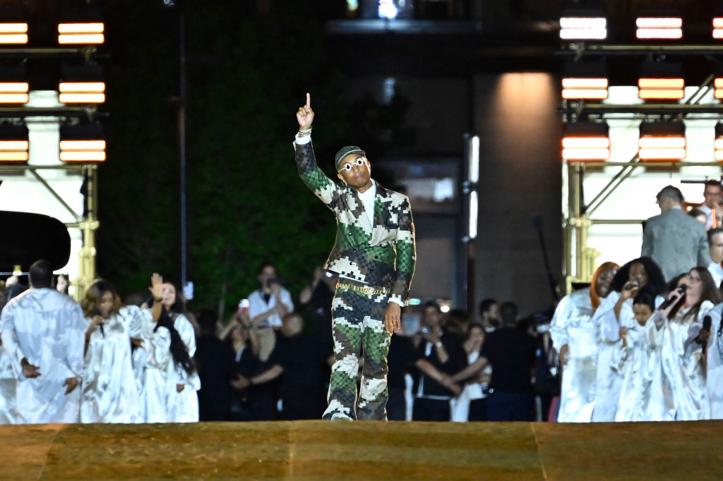Pharrell Williams And Jay-Z Perform At Louis Vuitton Runway Show #PharrellWilliams