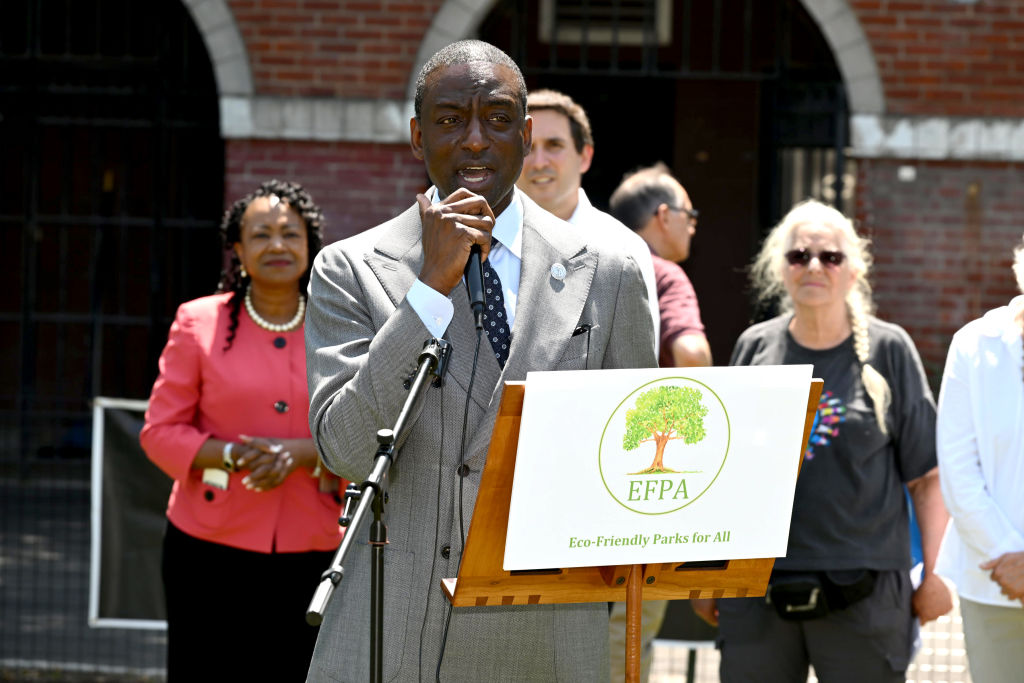 Stonyfield Organic Announces the Transition of Eight NYC Parks to Organic Maintenance by 2025 as Part of the StonyFIELDS Initiative