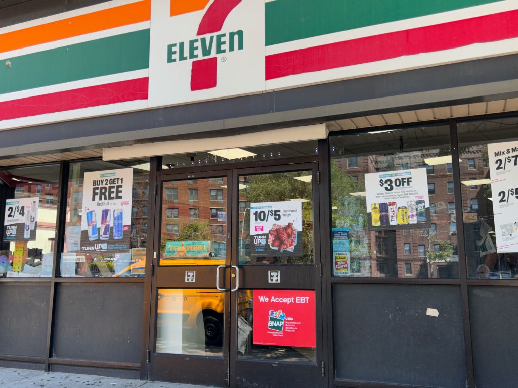 7 Eleven storefront with sign, We accept EBT and SNAP, Queens, New York