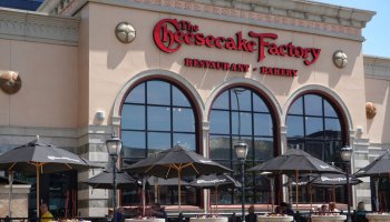 Cheesecake Factory Sees Rise In First Quarter Earnings And Revenue
