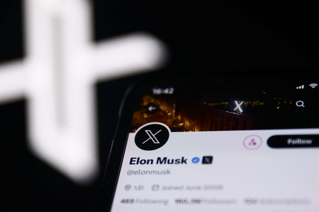 <div>NO SUPRISE: A Year After Elon Musk Bought Twitter, Monthly Users Have Dipped To 15% & Ad Revenue Dropped 54%</div>