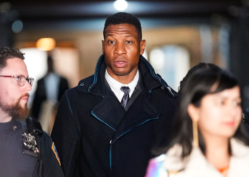 Hoodie Treason: Jonathan Majors Spotted In Nasty Fit, X Attacks The Lack Of Drip