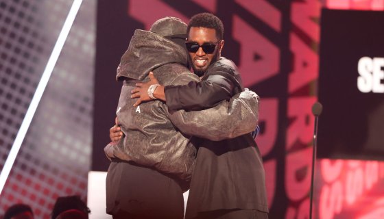 Kanye West Likens Himself To R. Kelly & Diddy At Chicago Show