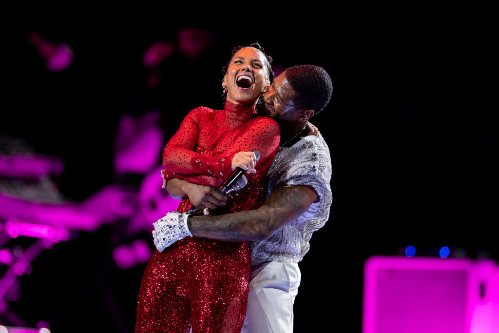 Usher & Alicia Key's Halftime Hug Is Not Bothering Swizz Beatz