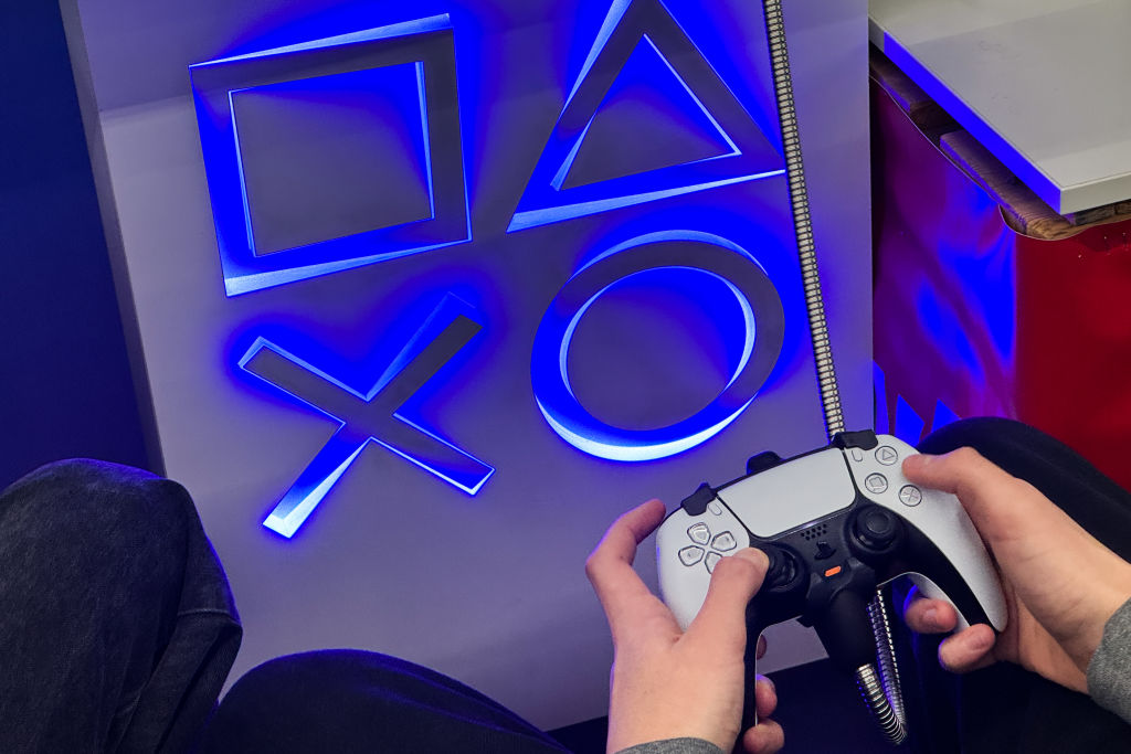 PlayStation Laying Off 900 Employees, Shutters London Studio