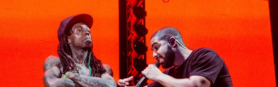 Fans Overreact Over Drake & Lil Wayne Using A Teleprompter At Show #LilWayne