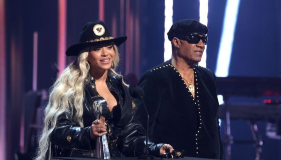 Beyoncé Accepts The Innovator Award At The 2024 iHeartRadio Music
Awards From Stevie Wonder