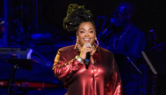 Jill Scott Catches Xitter Wrath After Propping Up Chris Brown &
Seemingly Defending Abusers