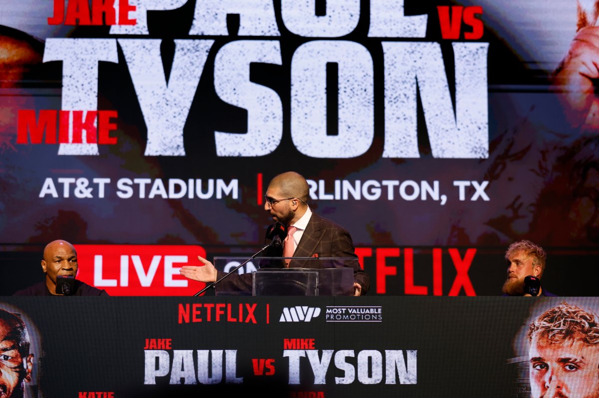 Mike Tyson x Jake Paul Presser