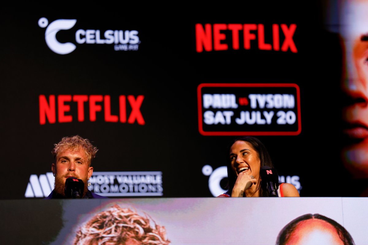 Mike Tyson x Jake Paul Presser