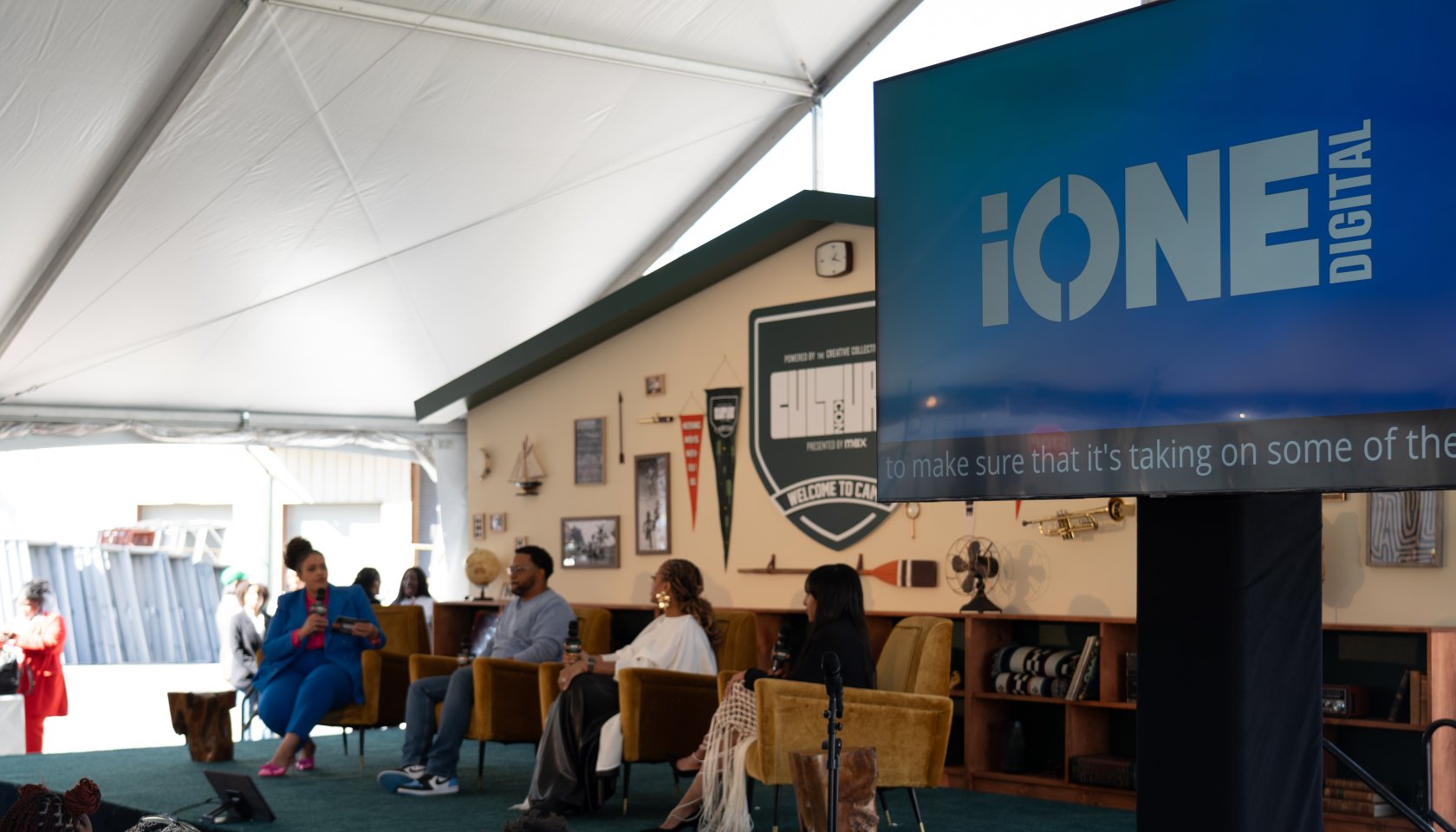 Culture Con iOne AI Panel
