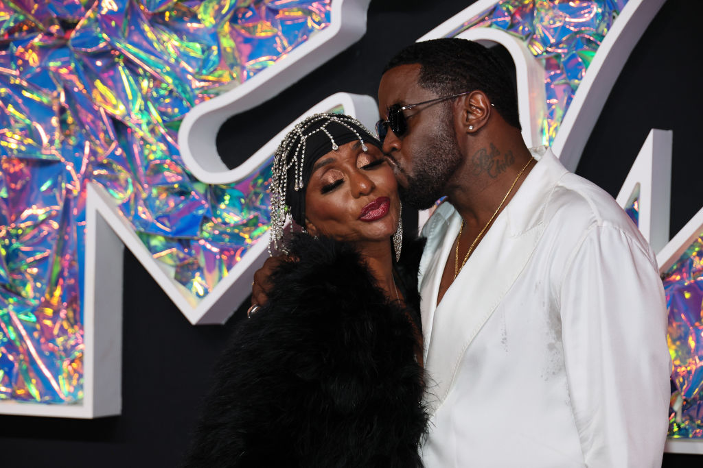 Janice Combs & The Twins Visit Diddy In Brooklyn Jail