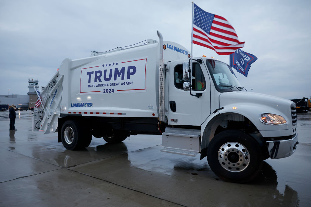 Garbage Force One Trends Because Of Trump & MAGA Hypocrisy