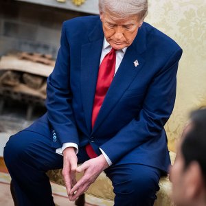 Nyla Green Is A British Bombshell With Curves & Curls