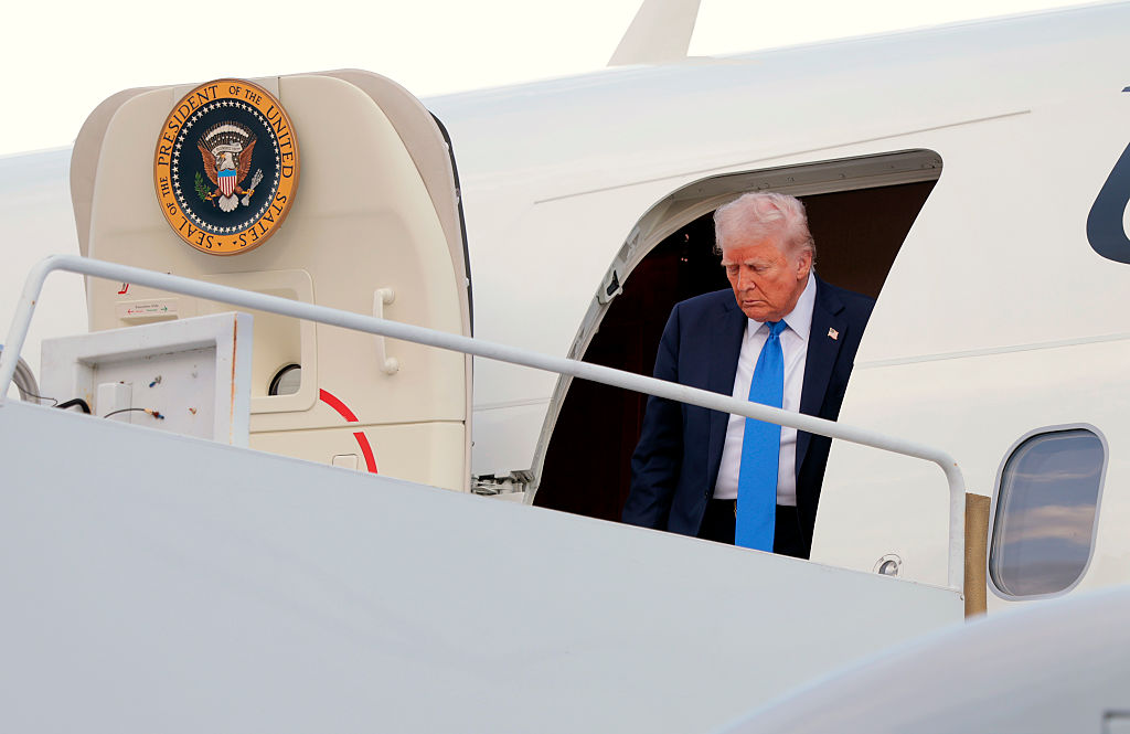 Donald Trump Accepts $400 Million Luxury Plane As A "Gift"